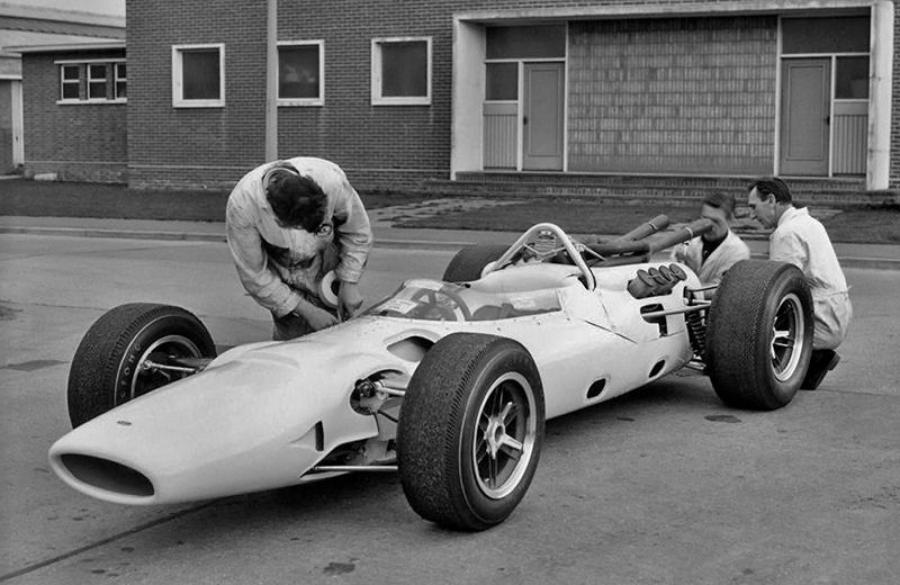  Lola T90 1966 года  (фото 2 из 4)